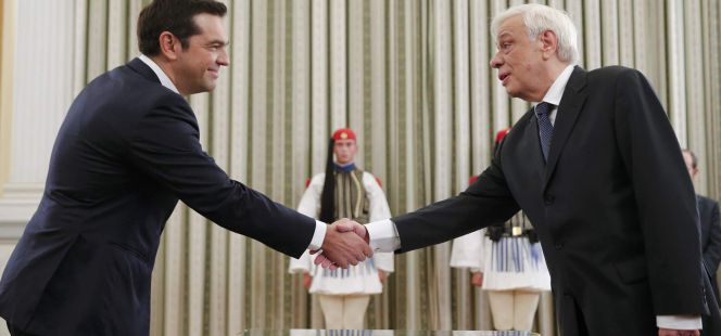 Alexis Tripas, líder de Syriza y vencedor en las elecciones del 20 de septiembre, juera su cargo como primer ministro.