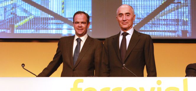 El presidente de Ferrovial, Rafael del Pino (derecha), junto al consejero delegado de la compañía, Íñigo Meirás.