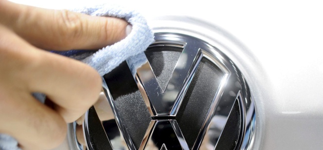 Logotipo de Volkswagen en un modelo Golf Plus. EFEArchivo