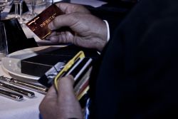 Iberia regala a sus mejores clientes una tarjeta que supera a la Platino