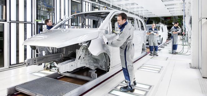 Producción de la furgoneta Vito en la planta de Mercedes-Benz en Vitoria.