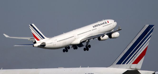 Avión de Air France en el aeropuerto internacional Charles-de-Gauller en Roissy (Francia).