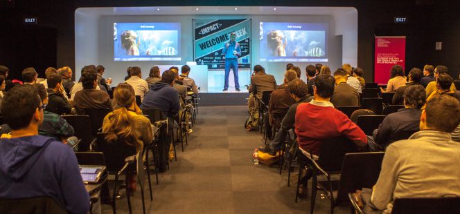 Uno de los expertos de la aceleradora Impact durante las sesiones de 'mentoring'.