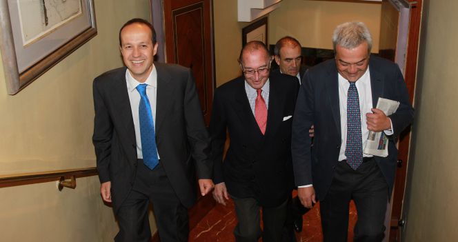 El primer ejecutivo y nuevo propietario de Copcisa, Eloi Carbonell, con el presidente de la patronal Anci, Jaime Lamo, el secretario de Estado de Telecomunicaciones, Víctor Calvo Sotelo, y el secretario general de Infraestructuras, Manuel Niño, en un foro organizado meses atrás por CincoDías en Madrid. Pablo Monge