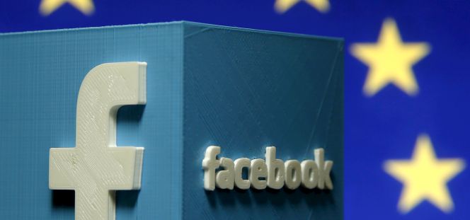 El logo de Facebook en 3D junto a la bandera comunitaria.