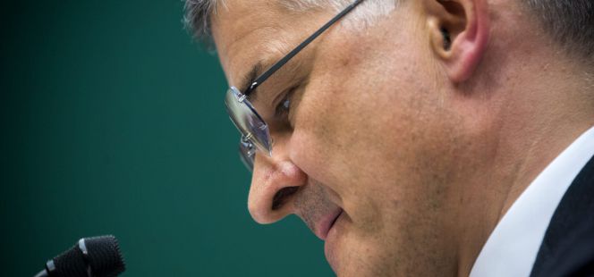 El presidente del Grupo Volkswagen (VW) en Estados Unidos, Michael Horn, durante su comparecencia ayer ante el Comité de Energía y Comercio de la Cámara de Representantes en Washington, Estados Unidos.