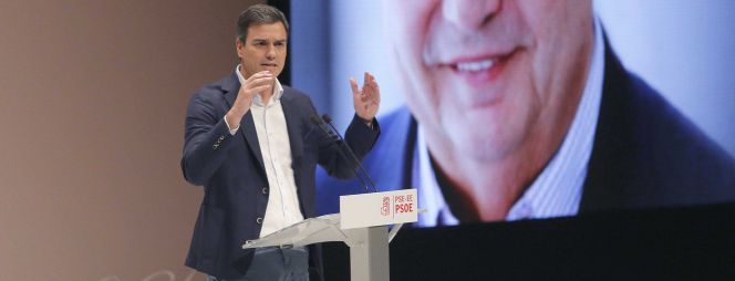 El secretario general del PSOE, Pedro Sánchez, clausura un acto de homenaje al dirigente socialista guipuzcoano Txiki Benegas.