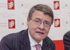 El PSOE aboga por un reajuste del objetivo de déficit El PSOE aboga por un reajuste del objetivo de déficit