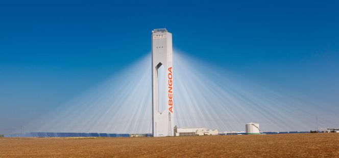 Planta solar de Abengoa en Sanlúcar la Mayor (Sevilla).