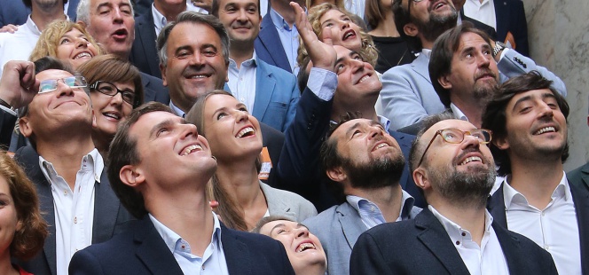 El presidente de Ciudadanos, Albert Rivera, con los candidatos del partido a las elecciones generales.