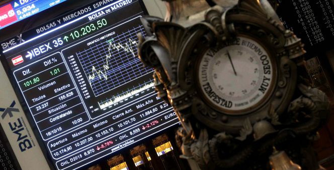 Vista del panel de la Bolsa de Madrid que refleja la evolución hoy del principal indicador de la bolsa española