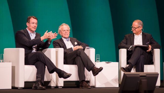 Desde la izquierda, Michael Henz (BASF), Hans J. Langer (EOS) y Marc Sachon (IESE).