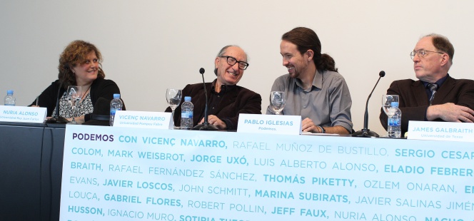 La profesora Nuria Alonso, los profesores James Galbraith y Vicenç Navarro, y el secretario general de Podemos, Pablo Iglesias, presentan el consejo internacional de economía que asesora la formación morada.