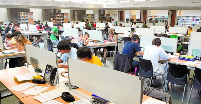 Estudiantes jóvenes universitarios