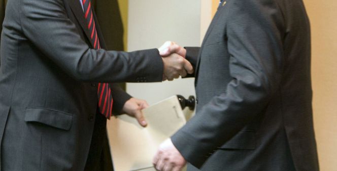 En concreto, el Banco Mundial señaló en su informe "Doing Business 2016" que España realizó "grandes avances" en el periodo 2014-2015 con la reforma integral de impuestos destinada a apoyar a los emprendedores y estimular la inversión", al agilizar los trámites y simplificar los pagos. EFEArchivo