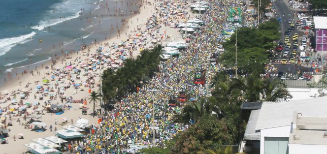 Manifestación contra Dilma Roussef en Río de Janeiro