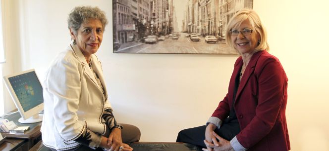 Elena Terol (derecha) directora de ExcellentSearch, junto a Eva Levy, directora de la división Mujeres en Consejo de Administración y Alta Dirección de esta consultora.