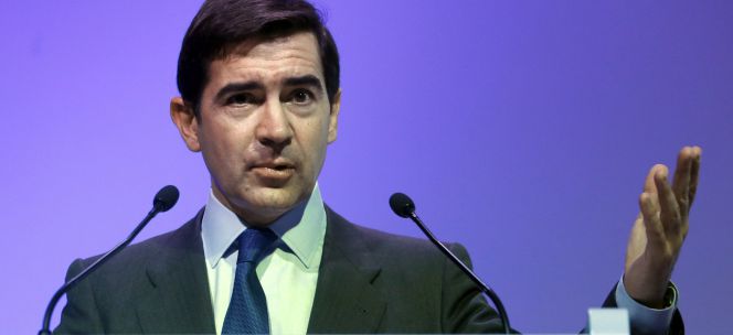 GRA208. MADRID, 30102015.- El consejero delegado del BBVA, Carlos Torres, durante la presentación hoy de los resultados de la entidad que ganó 1.702 millones de euros hasta septiembre de 2015, un 11,8 % menos que un año antes, debido al efecto extraordinario de la incorporación a sus cuentas del banco turco Garanti y a otras operaciones corporativas, sin las que el beneficio hubiera crecido el 45,9 % y alcanzado los 2.815 millones. EFEJ. J. Guillén