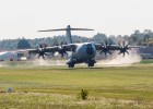 Airbus D&S prueba con éxito el A400M sobre hierba y tierra Airbus D&S prueba con éxito el A400M sobre hierba y tierra