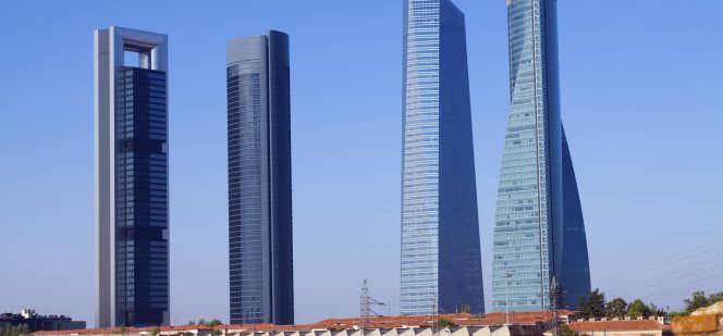 Invesco se destaca en la recta final para la compra de Torre Espacio