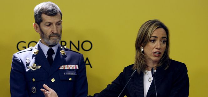 José Julio Rodríguez en su etapa de Jefe del Estado Mayor de la Defensa junto a la entonces ministra de Defensa, Carme Chacón.