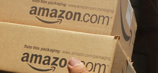 Entrega de dos paquetes de Amazon.