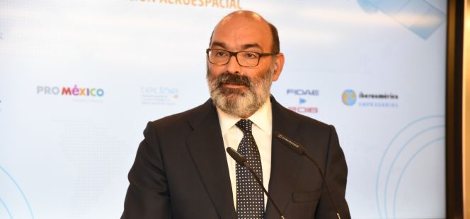 Fernando Abril-Martorell, presidente de Indra, hoy durante un foro sobre cooperación aeroespacial entre Latinoamérica y Europa, celebrado en la sede de la compañía.