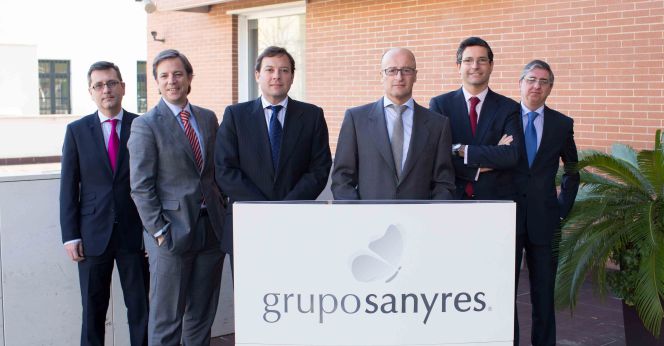 Javier Jiménez, director Jurídico de Sanyres; José Ignacio Navajas, director de Marketing; Jorge Borrego, de Operaciones; Ramón Berra, director general; Ignacio Sánchez, jefe Financiero, y Bernardo López, del área Asistencial.