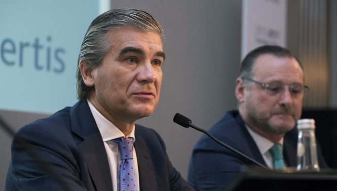 El consejero delegado de Abertis, Francisco Reynés, junto al director Financiero del grupo, José Aljaro. EFE
