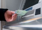 Comisión de 1,5 a 2 euros por sacar dinero del cajero Comisión de 1,5 a 2 euros por sacar dinero del cajero