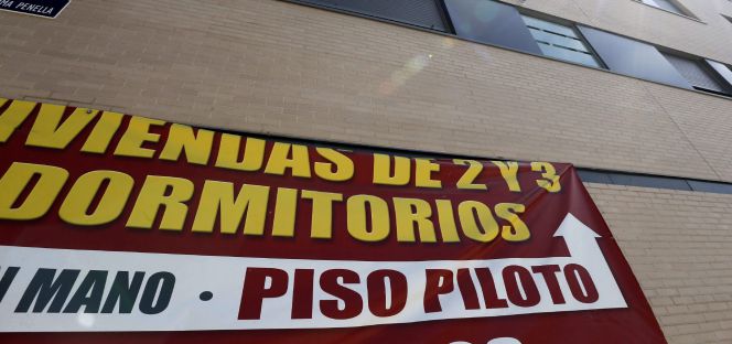 Cartel de venta de viviendas. EFEArchivo