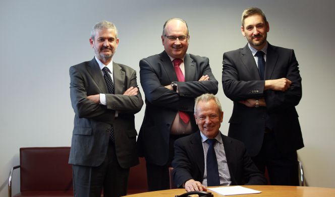 Bltrán Rubio, directivo de Ogi; Vicente Lafora y Francisco Paños, de la ingeniería Tría, y José Pozo, de Azvi. Pablo Monge