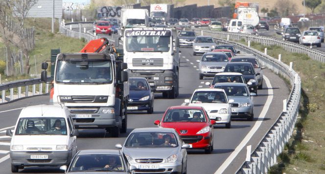 Atasco en una operación salida de las vacaciones de Semana Santa en la A-5. Efe