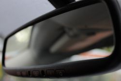Esa tecnología y extras "tontos" que deberías pagar en tu coche nuevo