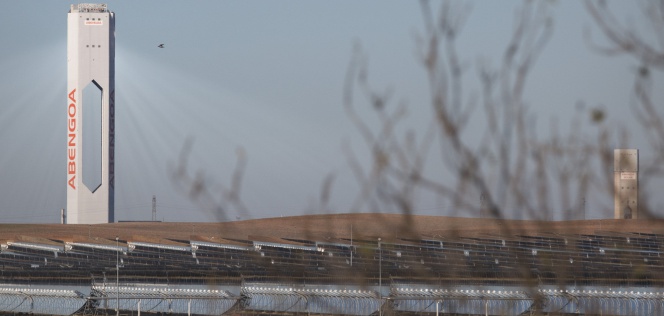 Planta solar de Abengoa en Sanlúcar la Mayor (Sevilla).