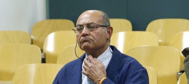 El audífono de Díaz Ferrán no funciona y se suspende su juicio
