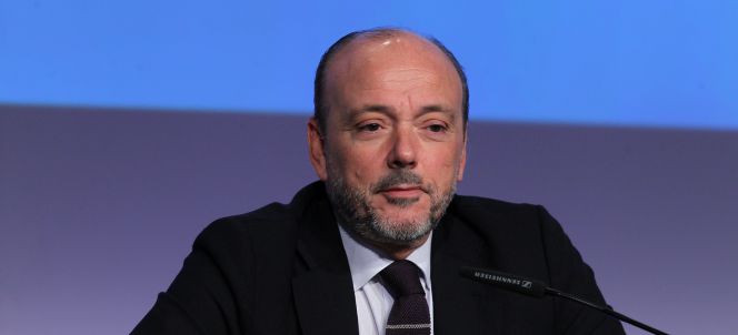 Indra destituye a Monzón como presidente de honor