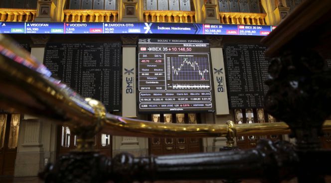 Monitor informativo en la bolsa de Madrid que muestra el principal indicador de la Bolsa española