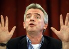 Ryanair subirá el sueldo a sus pilotos y azafatas Ryanair subirá el sueldo a sus pilotos y azafatas