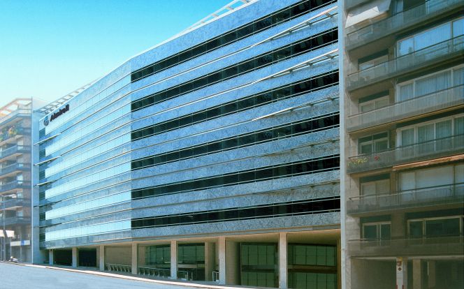 Poli contribuirá "significativamene" al beneficio de Almirall