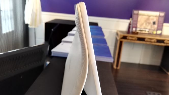 Probamos el gigantesco tablet Samsung Galaxy View de 18" que llega a España por 649 euros