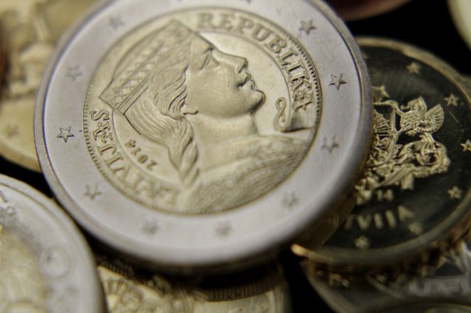 Imagen de una moneda de euro de Letonia.