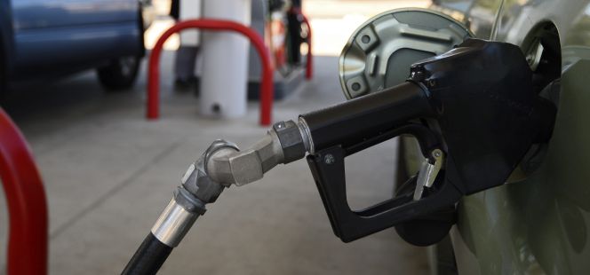 Costco reta a las petroleras y vende ya gasóleo a 0,82 euros