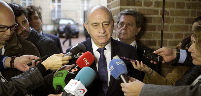 El ministro del Interior, Jorge Fernández Díaz atiende a los medios de comunicación