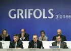 Víctor Grifols cede el mando a su hijo y a su hermano Víctor Grifols cede el mando a su hijo y a su hermano