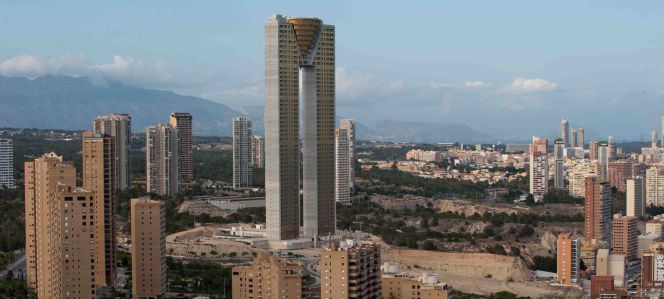 El juez pone en venta el 'In Tempo' el mayor rascacielos residencial de España