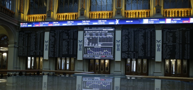 Monitor informativo en la bolsa de Madrid.