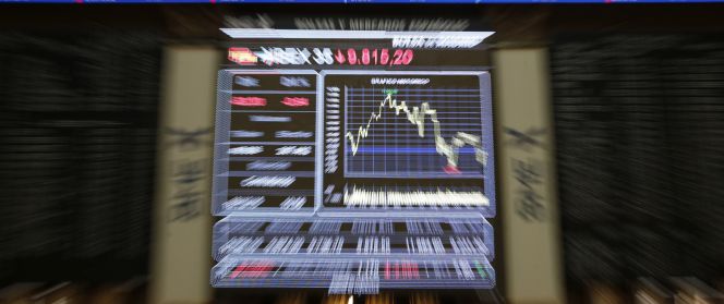 El principal indicador de la bolsa española, el IBEX 35, cae más de un 2% tras el 20D.