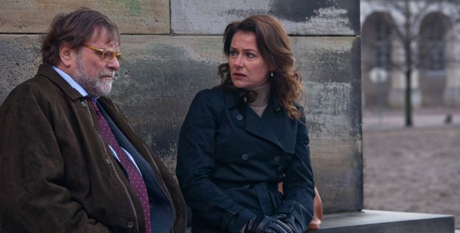 Imagen de la serie danesa Borgen, donde la protagonista. la primera ministra, ha de pactar para gobernar.