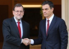 Rajoy recibe a Sánchez para obtener el apoyo del PSOE Rajoy recibe a Sánchez para obtener el apoyo del PSOE